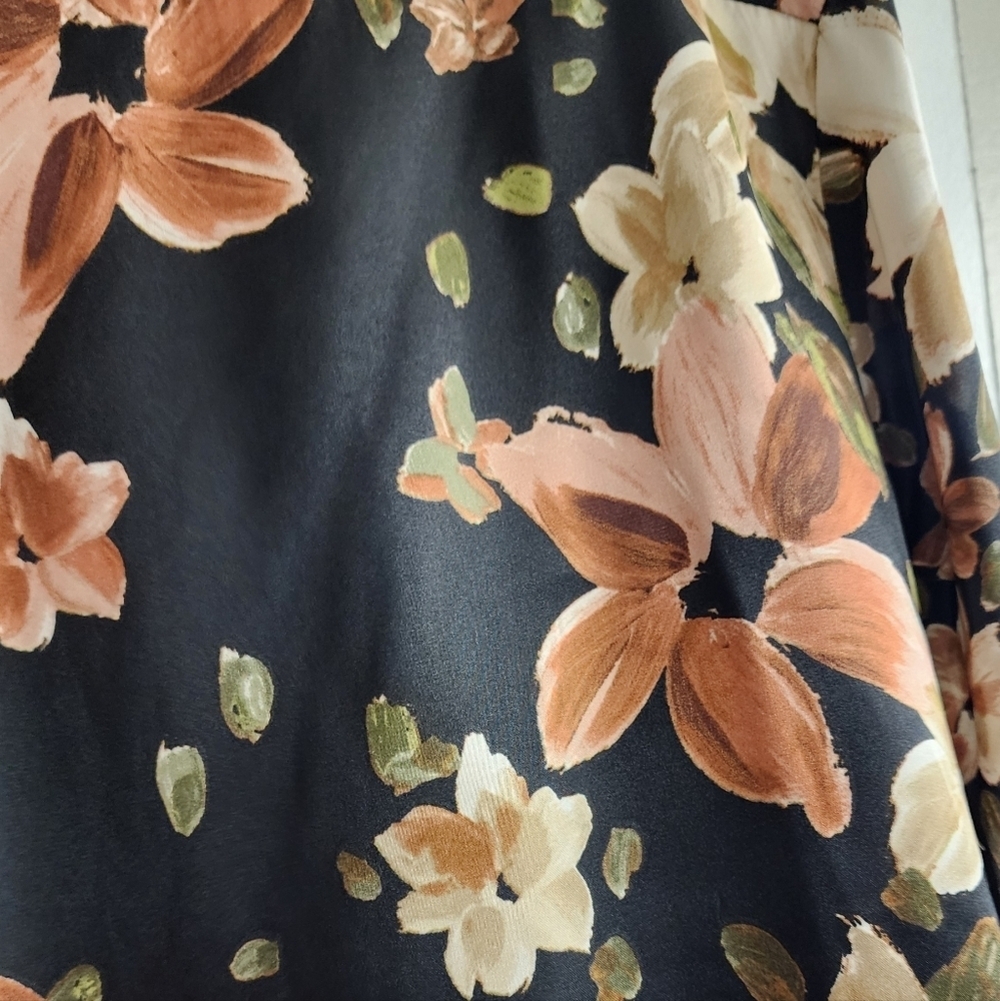 Tamara H Satin Floral Black and Brown Women's Top Button Down Nwot - Picture 7 of 7